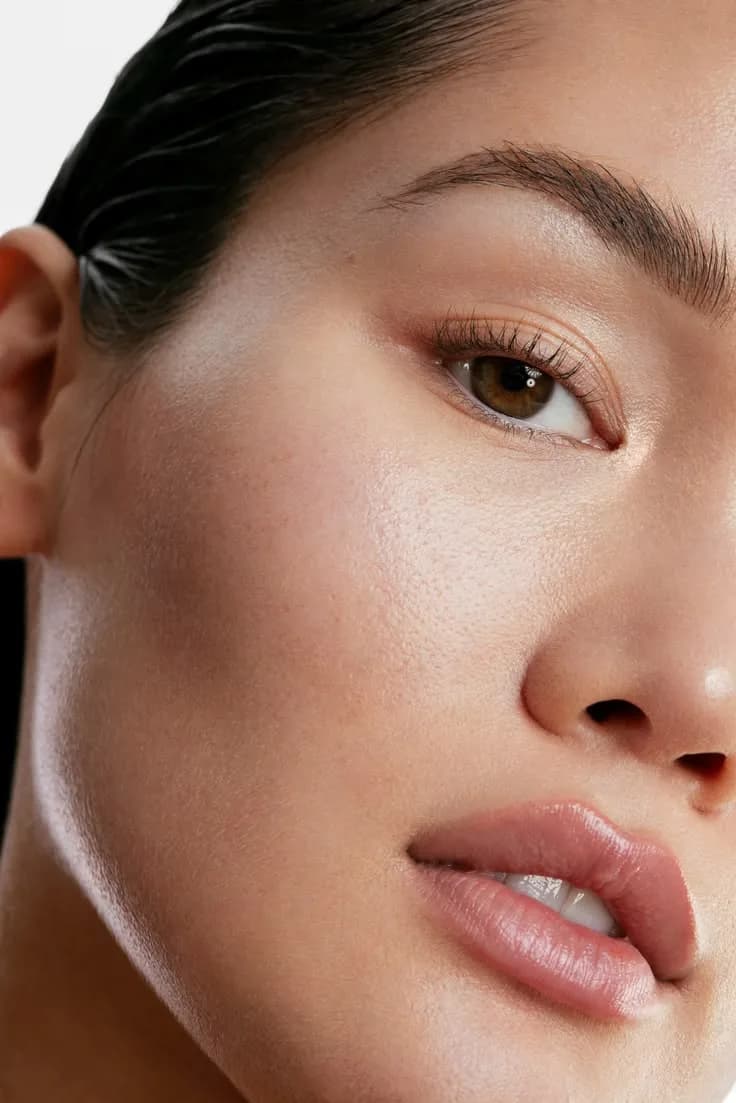 Skincare en Vuelos y Viajes: Cómo Cuidar Tu Piel en el Avión y en Cambios de Clima (2026)